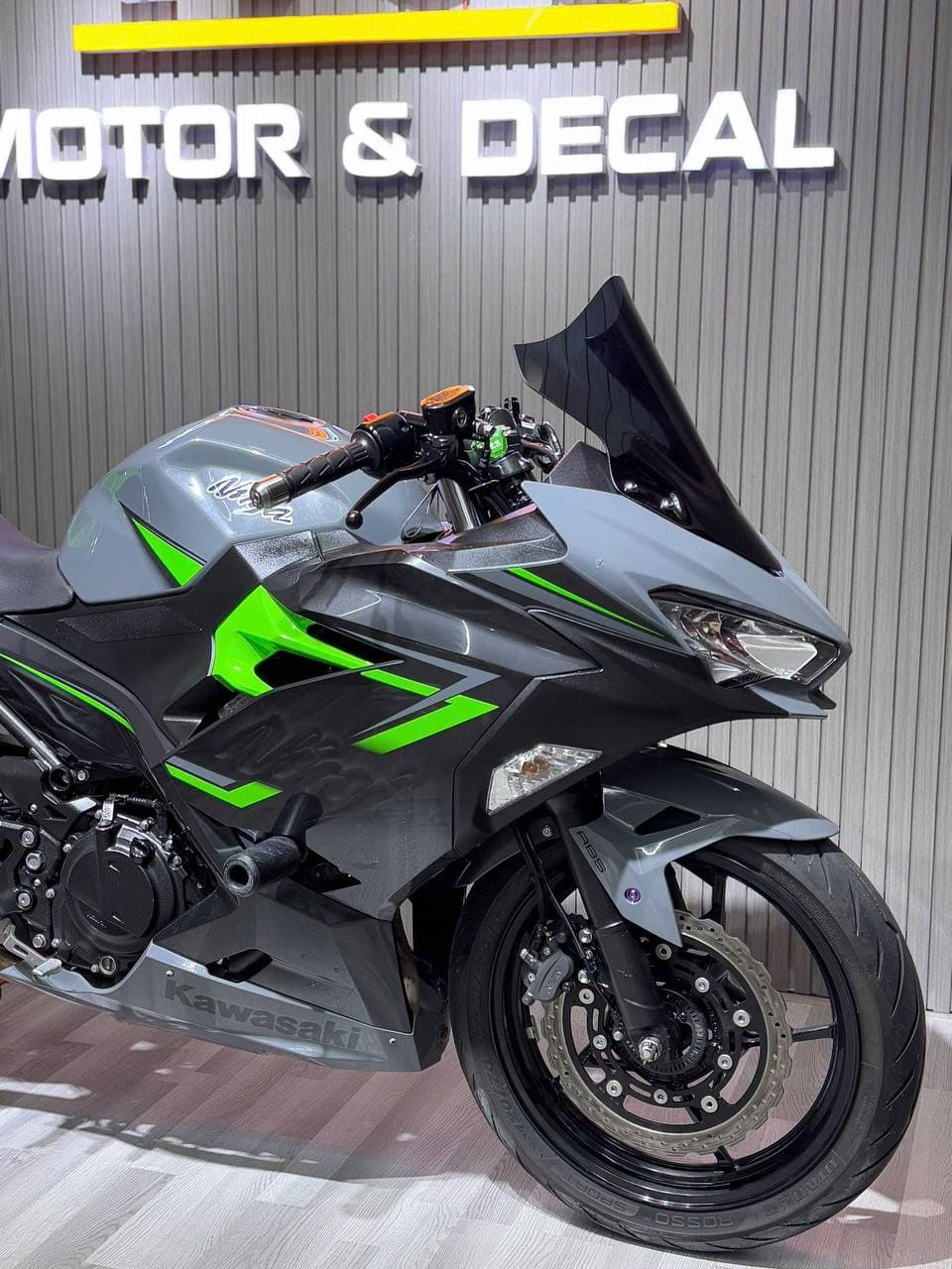 Kawasaki Ninja 400 3