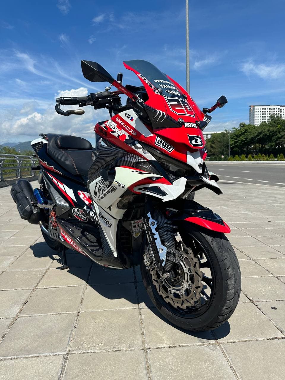 Yamaha NVX 155cc (Barracuda) 3